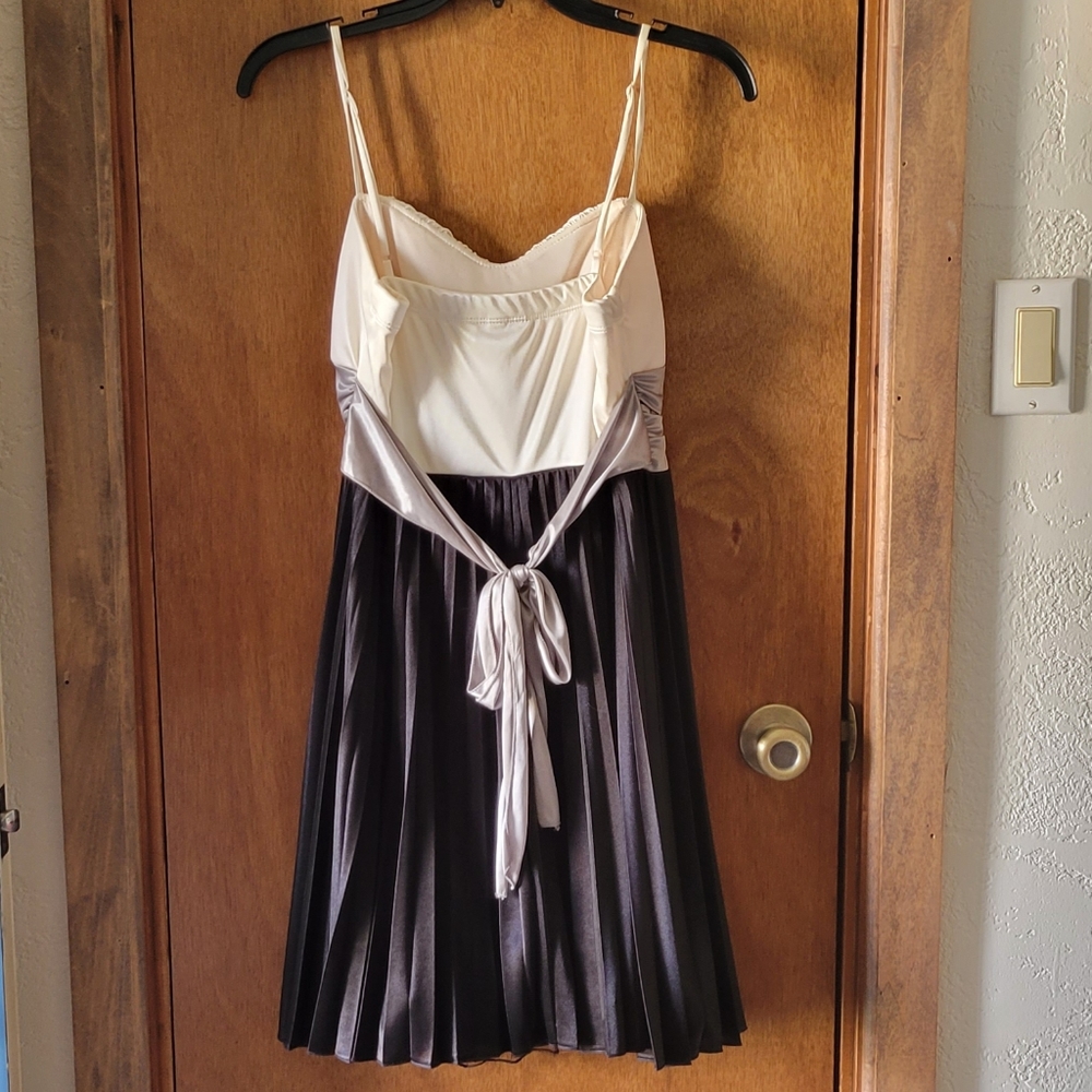 Formal/Semi-formal dress - Picture 2 of 2